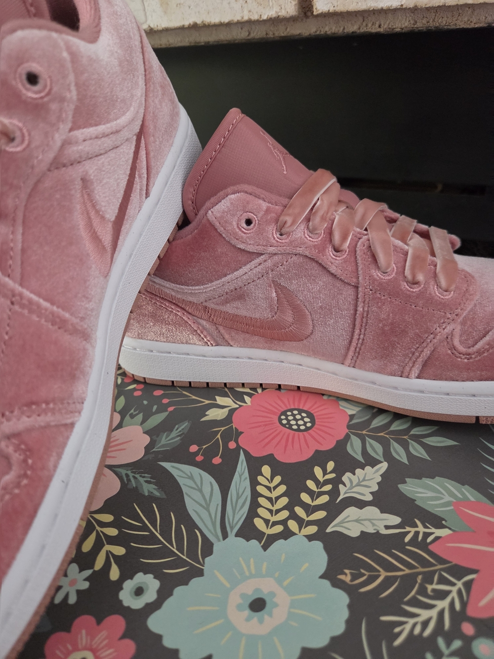 Brand New Air Jordan 1-low Pink Velvet - Picture 6 of 11